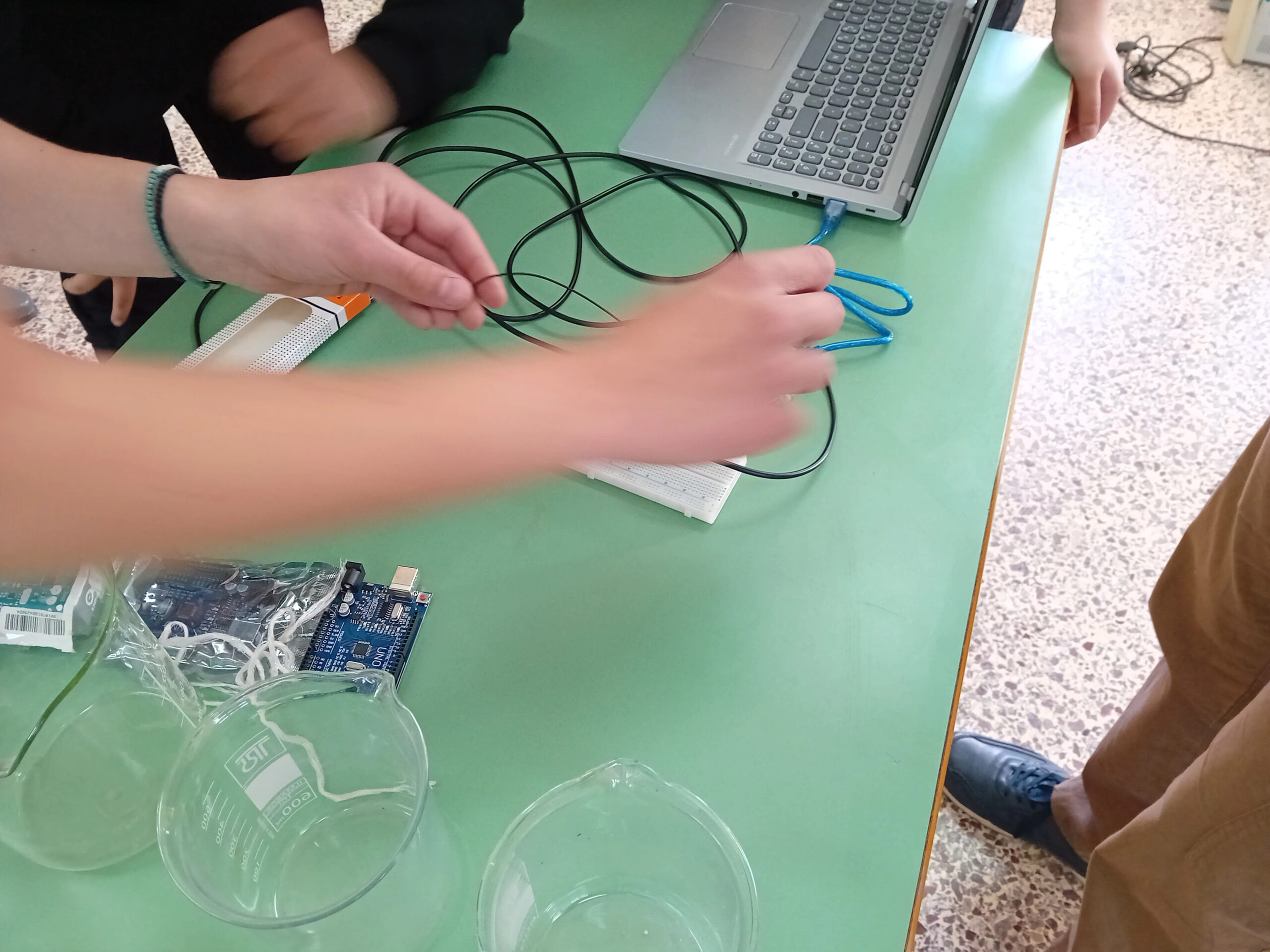 Πείραμα Θερμικής Ισορροπίας με χρήση Arduino για  τους  μαθητές της Α Τάξης.
